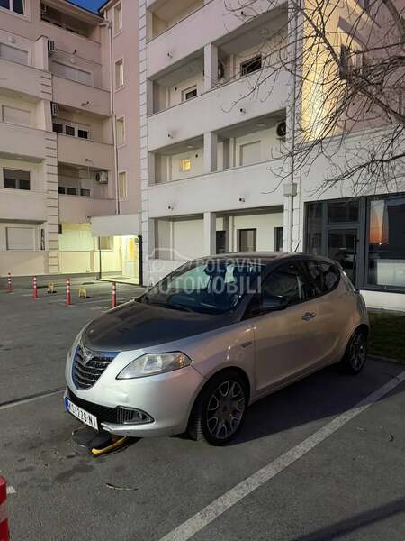 Lancia Ypsilon Bicolor