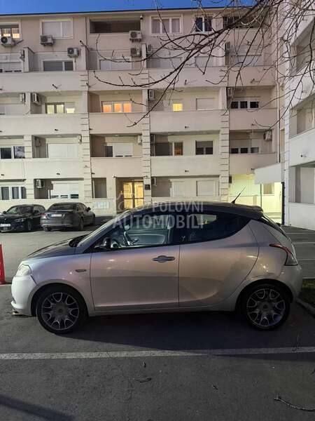 Lancia Ypsilon Bicolor