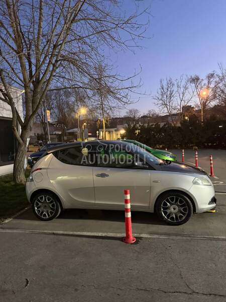 Lancia Ypsilon Bicolor