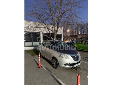 Lancia Ypsilon Bicolor