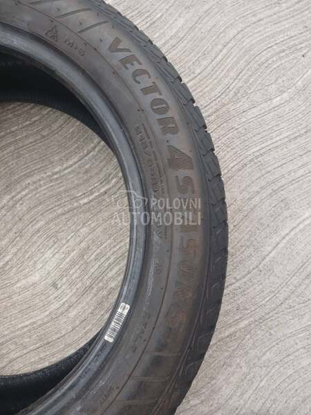 Goodyear 215/55 R17 Sve sezone
