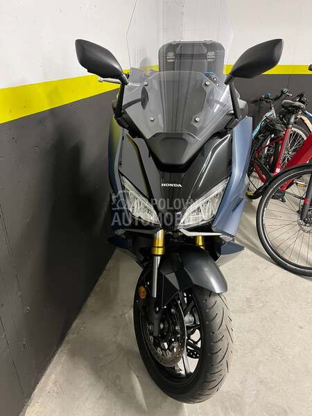 Honda Forza 750