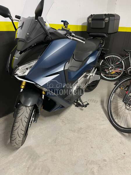 Honda Forza 750