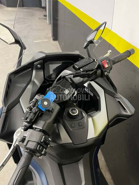 Honda Forza 750