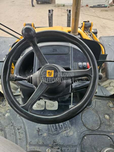JCB 4CX