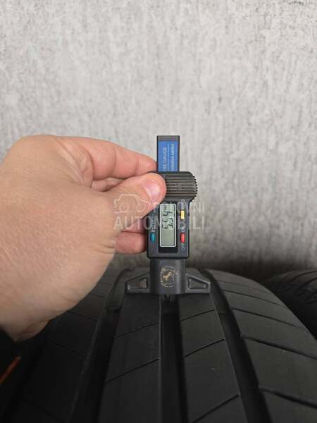 Firestone 235/40 R19 Letnja