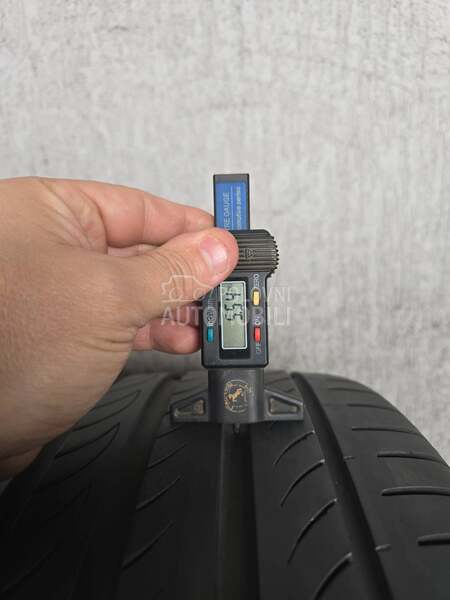 Pirelli 235/40 R19 Letnja