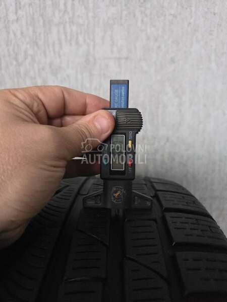 Pirelli 235/50 R19 Zimska