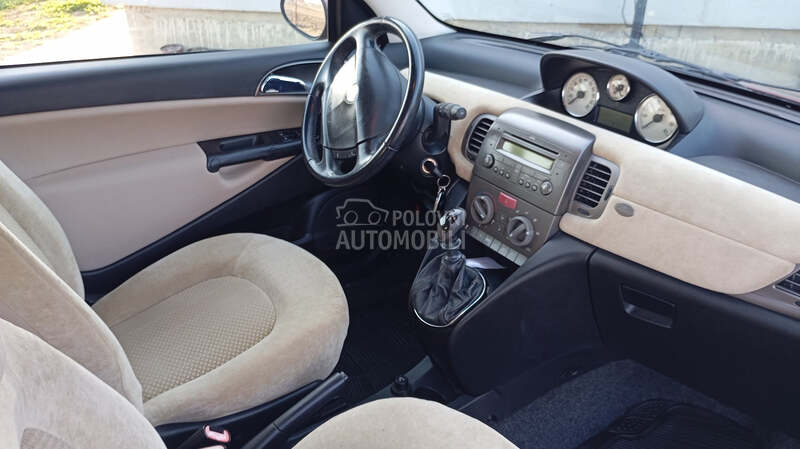 Lancia Ypsilon 