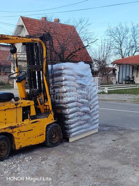 viljuškar 3100 evra