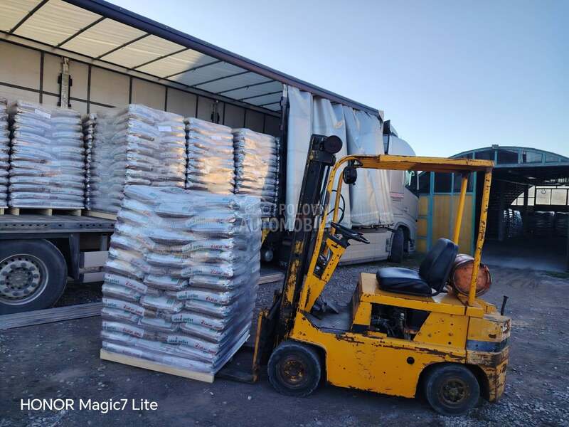 viljuškar 3100 evra