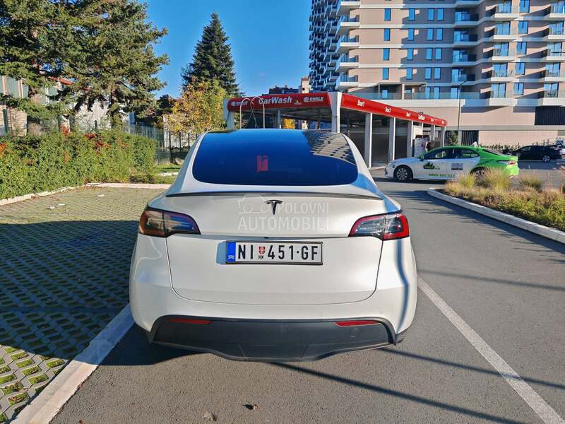 Tesla Model Y LongRangeDualmotor