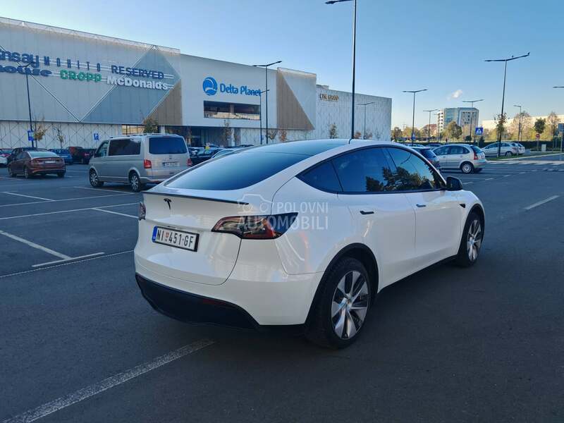 Tesla Model Y LongRangeDualmotor