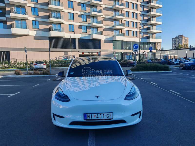 Tesla Model Y LongRangeDualmotor