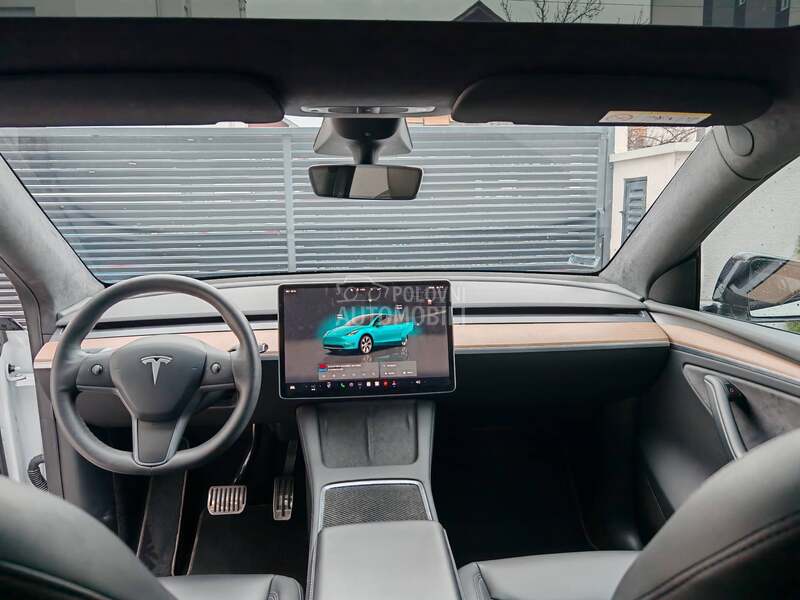 Tesla Model Y LongRangeDualmotor