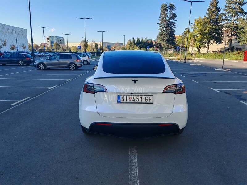 Tesla Model Y LongRangeDualmotor