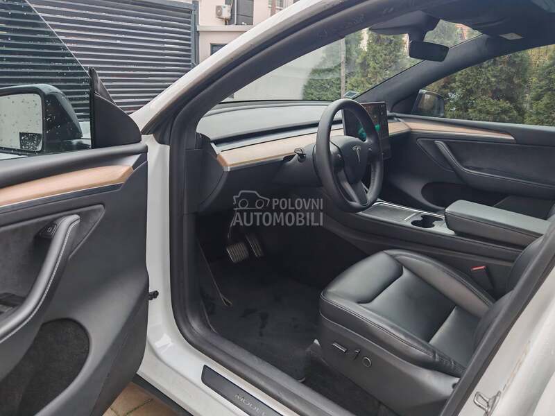 Tesla Model Y LongRangeDualmotor