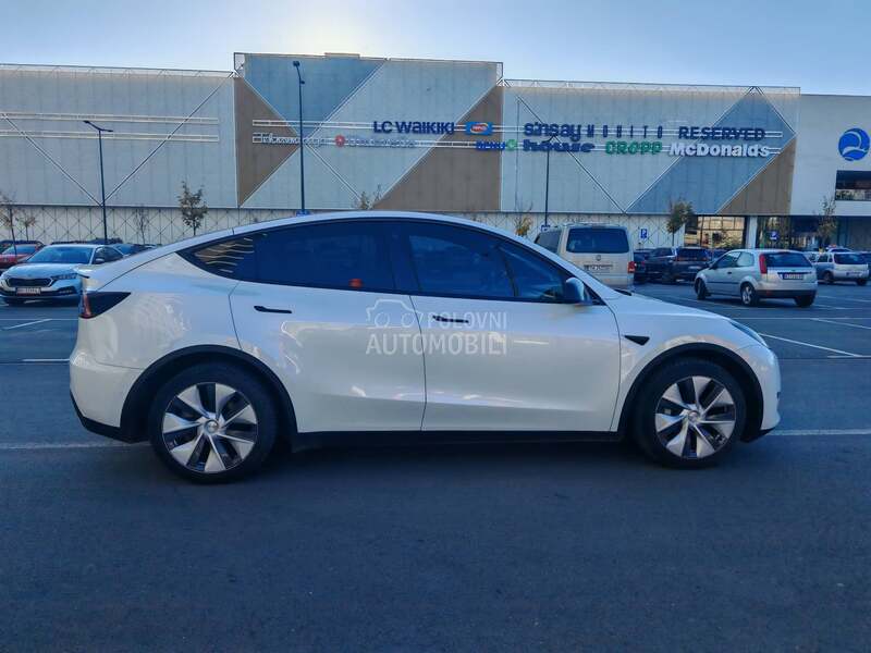 Tesla Model Y LongRangeDualmotor