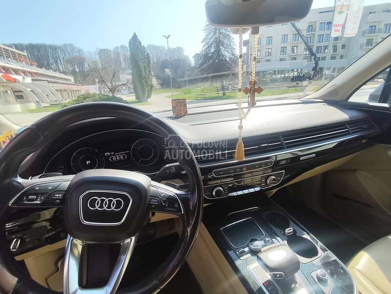 Audi Q7 