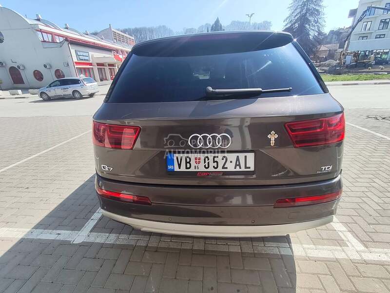 Audi Q7 