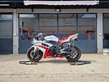 Yamaha r1