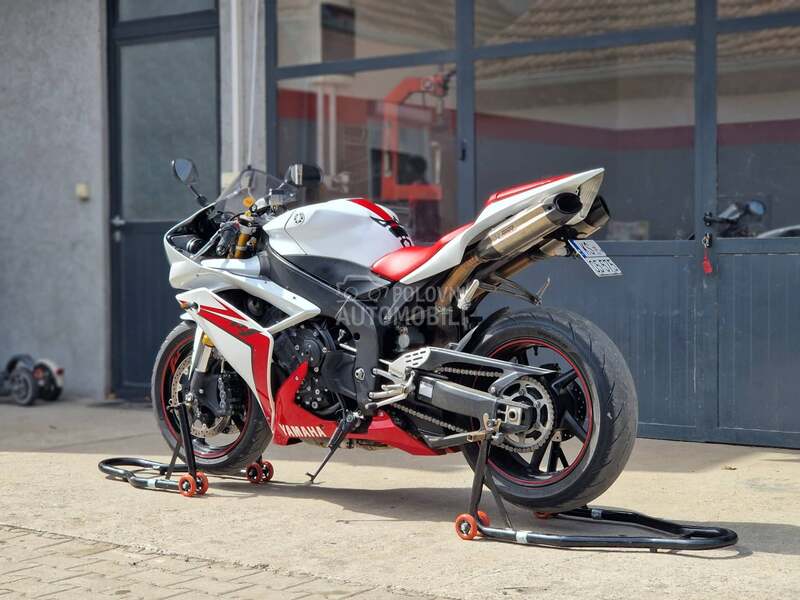 Yamaha r1