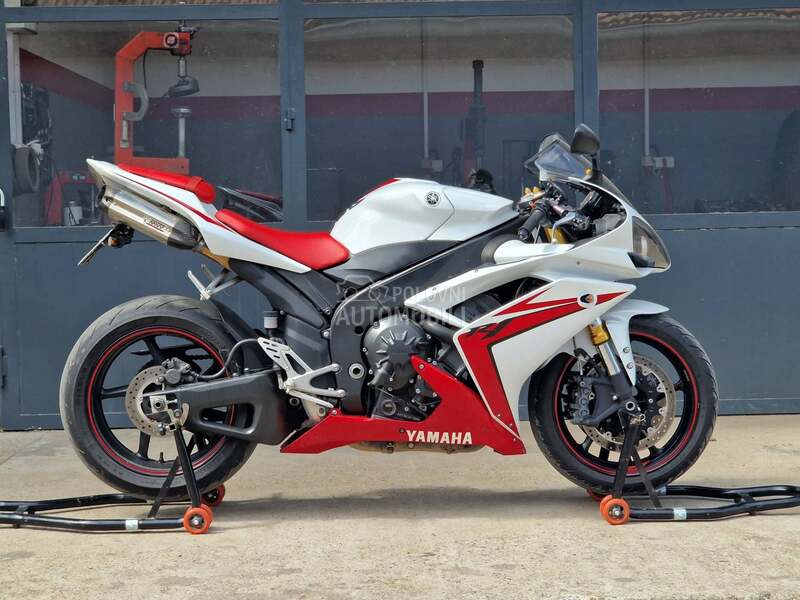 Yamaha r1