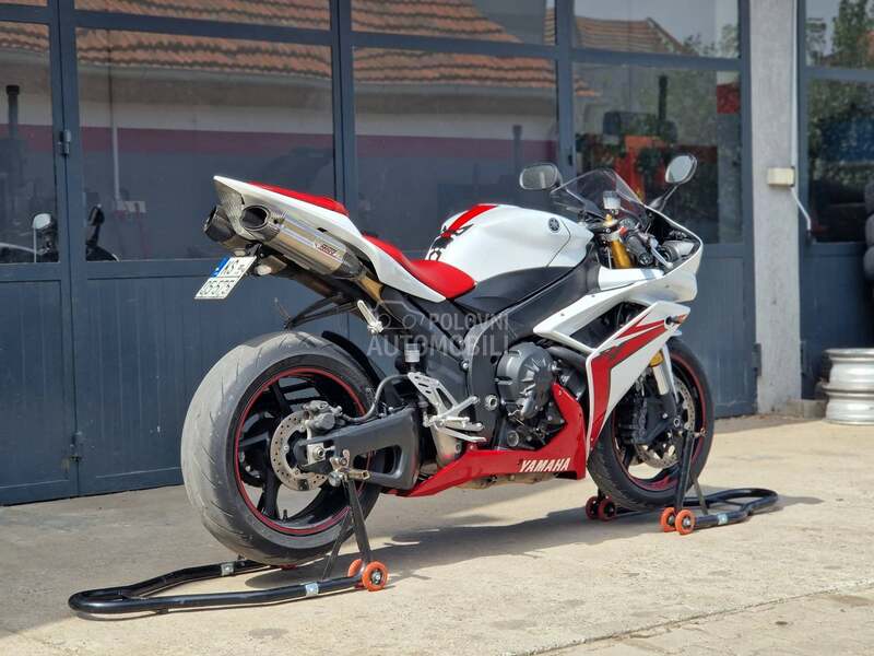 Yamaha r1