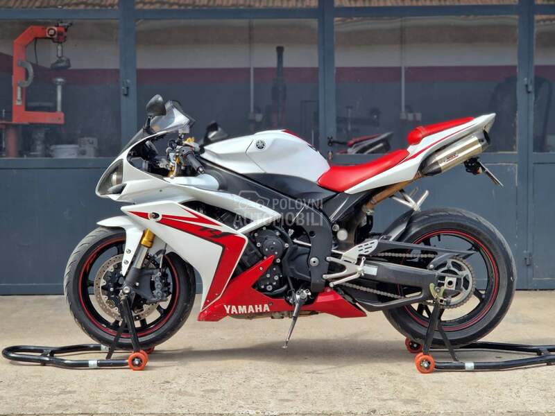 Yamaha r1