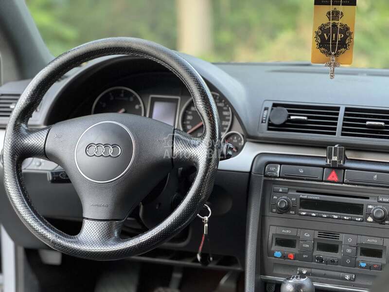 Audi A4 1.8 TURBO S LINE