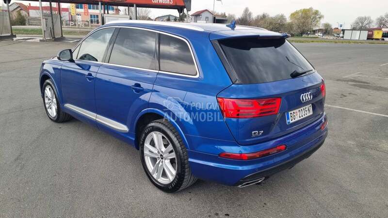 Audi Q7 