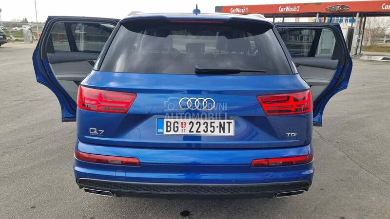 Audi Q7 