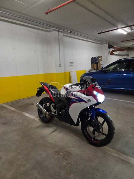 Honda CBR125R CBR 125R