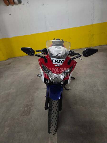 Honda CBR125R CBR 125R