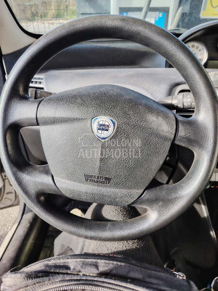 Lancia Ypsilon 