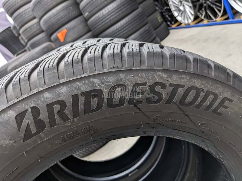Bridgestone 215/65 R17 Zimska