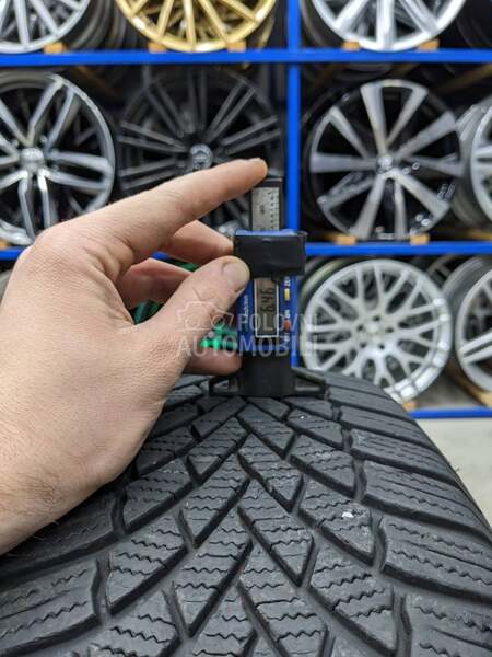 Bridgestone 215/65 R17 Zimska