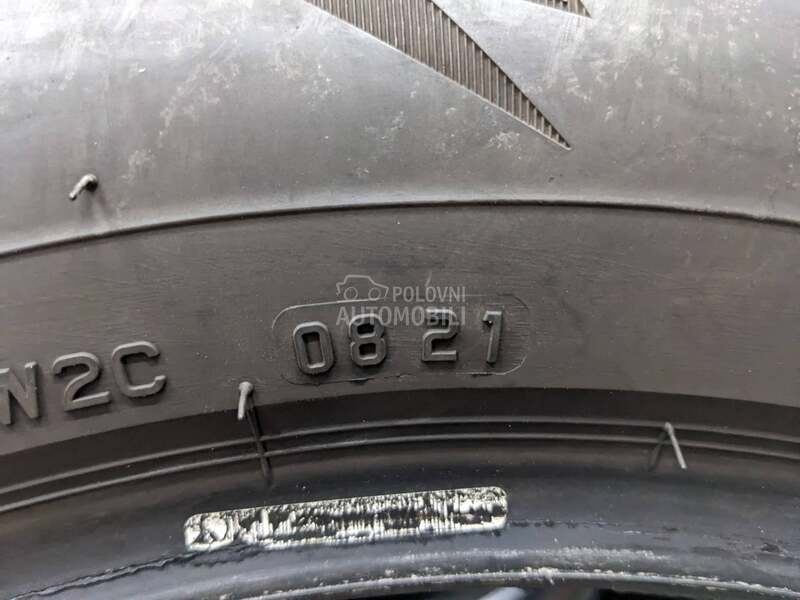 Bridgestone 215/65 R17 Zimska