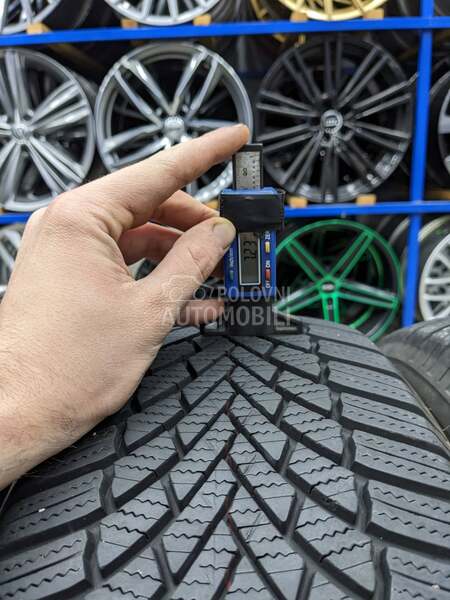 Bridgestone 215/65 R17 Zimska