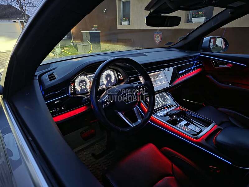 Audi Q8 S line