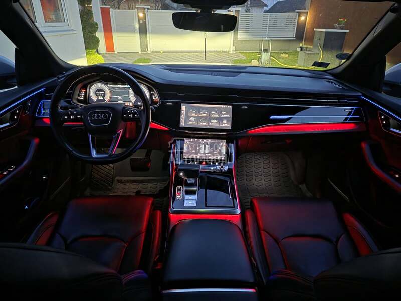 Audi Q8 S line