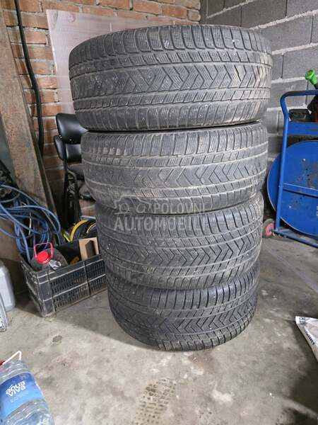 Pirelli 305/40 R20 Zimska