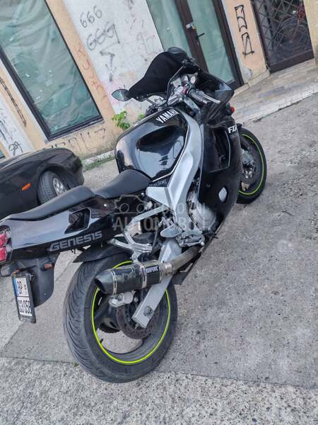 Yamaha FZR