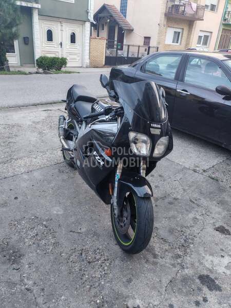 Yamaha FZR