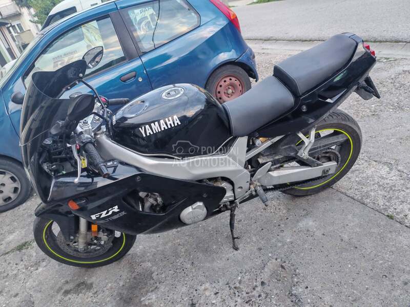Yamaha FZR