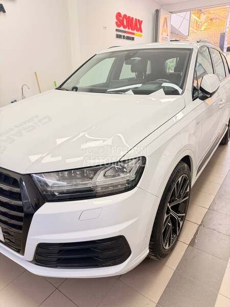 Audi Q7 