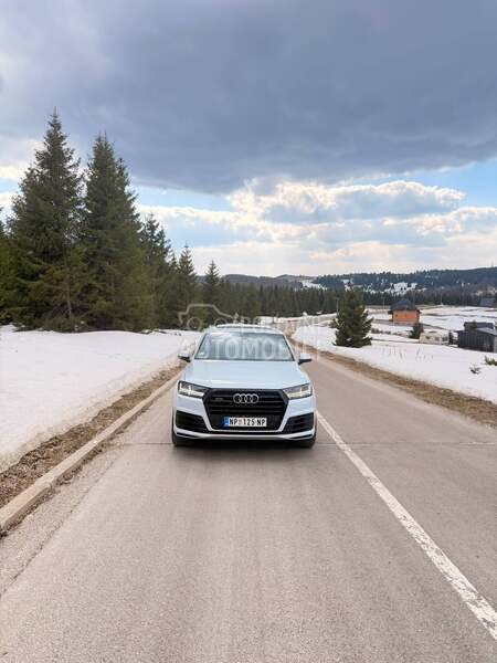 Audi Q7 