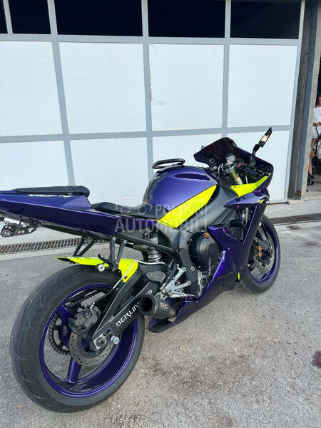 Yamaha R1