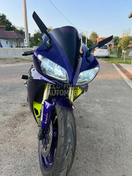Yamaha R1