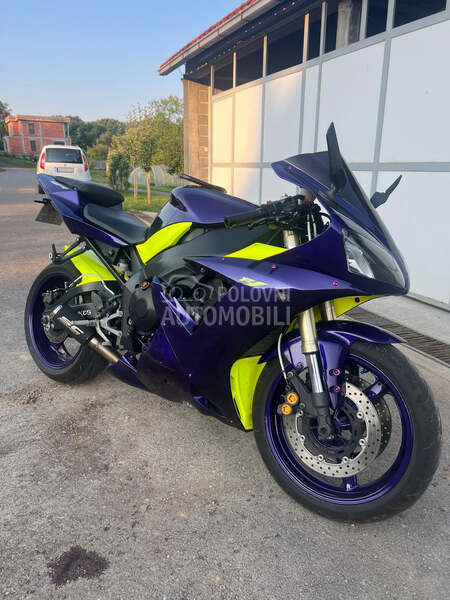 Yamaha R1